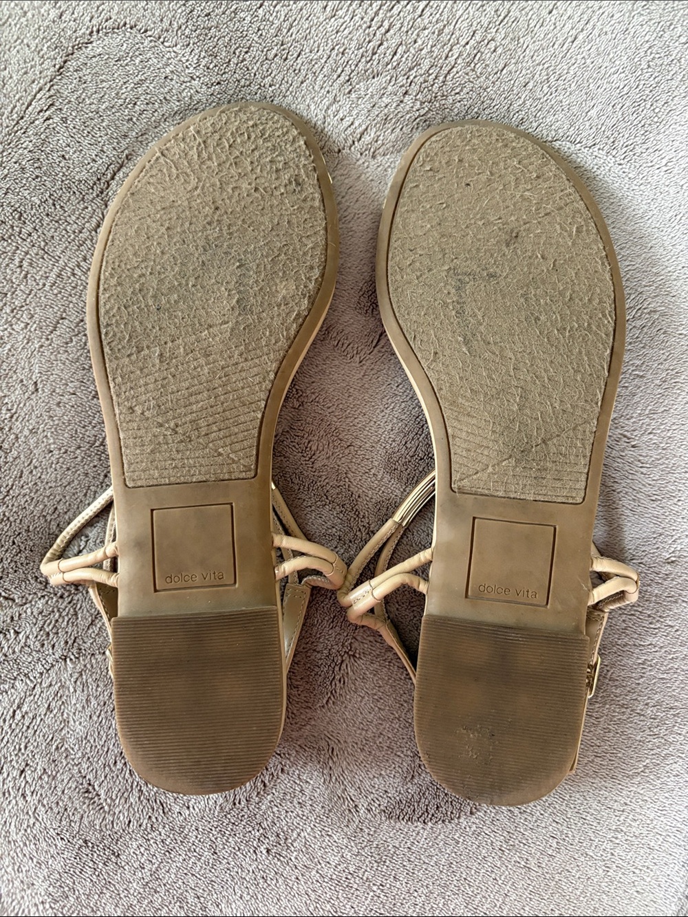 Dolce Vita Nude Neutral T-Strap Flat Sandals with Gold Metallic Accents size 9 - Picture 6 of 9